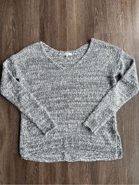 Aritzia Talula Azurelee Marled V-Neck Sweater